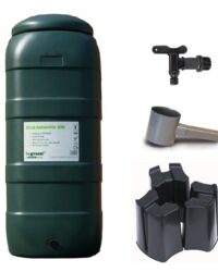 Kleine regenwater opvangtank inclusief kraan en accessoires voor tuinirrigatie
