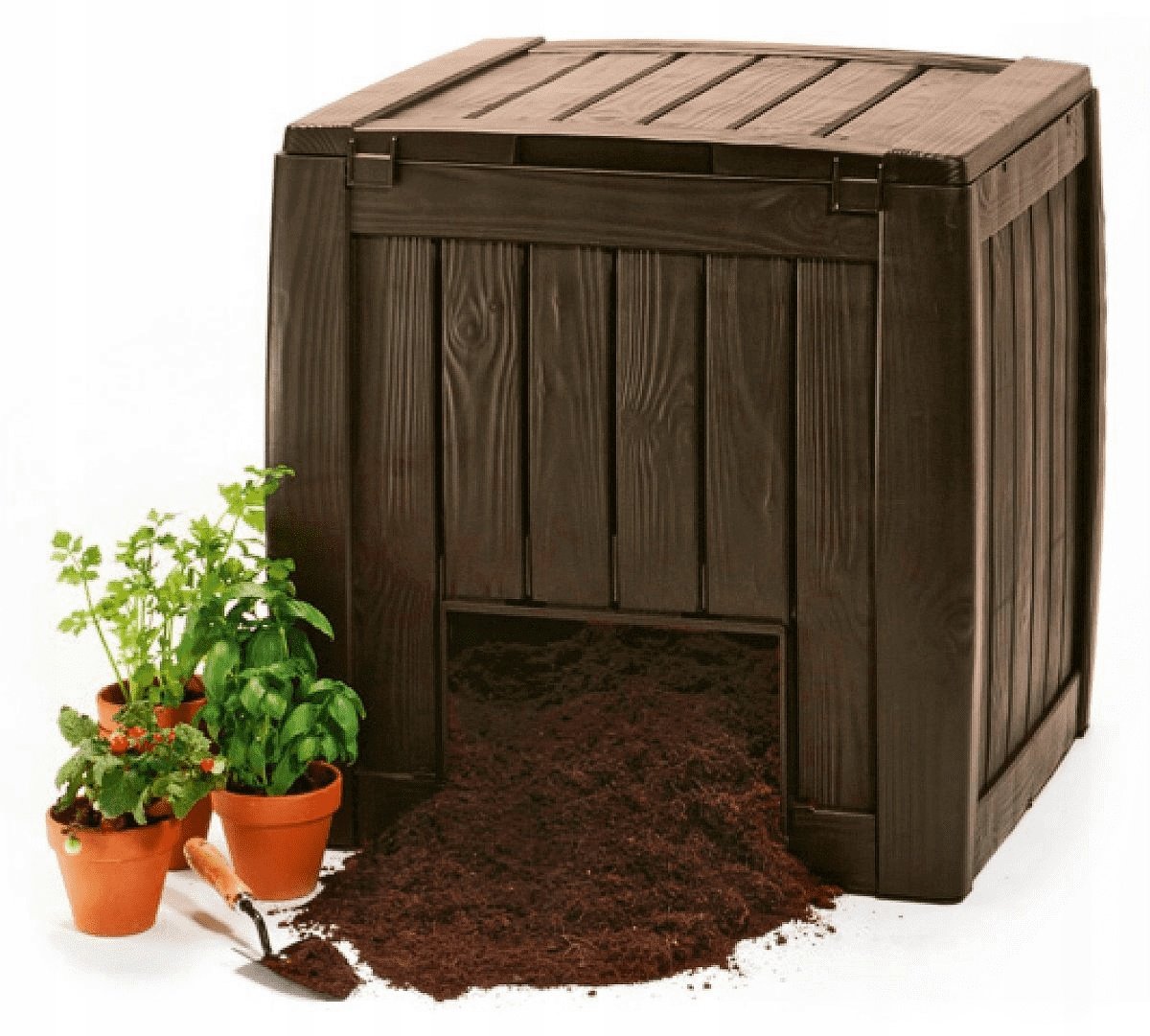 compostbak met houtenkist look met zand er in en plantjes ernaast
